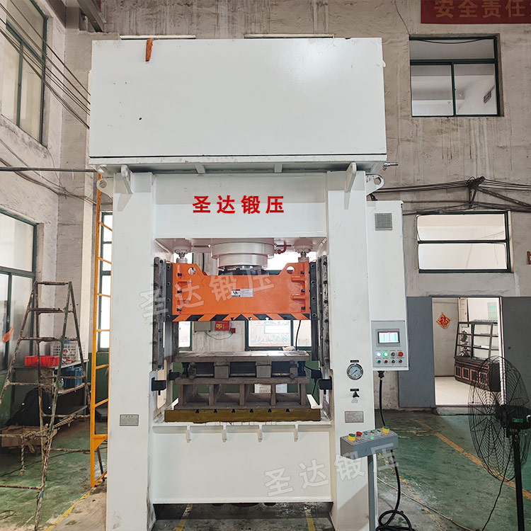 315吨米兰体育官方正版下载手机版
现场